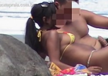 Meninas nuas na praia chupando um caralho